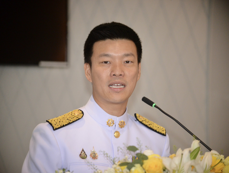 "ณัฐพงษ์" เปิดใจหลังรับโปรดเกล้าฯ “ผู้นำฝ่ายค้าน” ลั่นตรวจสอบฝ่ายบริหารตรงไปตรงมา ลั่นสรรหาองค์กรอิสระปราศจากการครอบงำ เร่งแก้รธน.