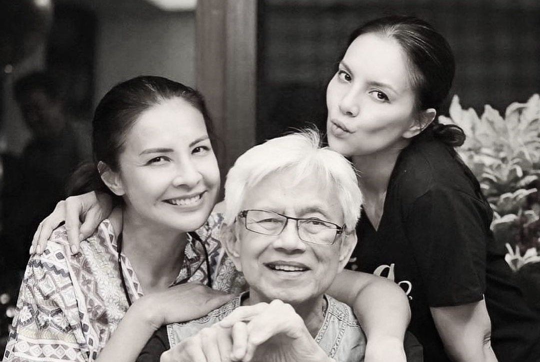 สุดอาลัย!! "ติ๊นา คริสติน่า" สูญเสียคุณพ่อ "โทนี อากีล่าร์"