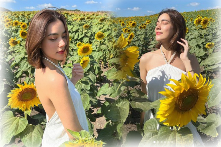 'คิมเบอร์ลี'เซ็กซี่สดใสในทุ่งดอกทานตะวัน