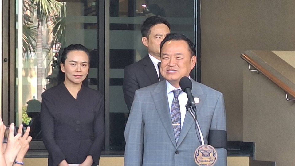 "อนุทิน" ฟาดกลับ! ปมลูกชายขายไฟ กฟภ. ย้อนถามสื่อ "ปี 61 ผมเป็นอะไร?" ลั่นไม่ต้องชี้แจงเพราะไม่ใช่เรื่องตน