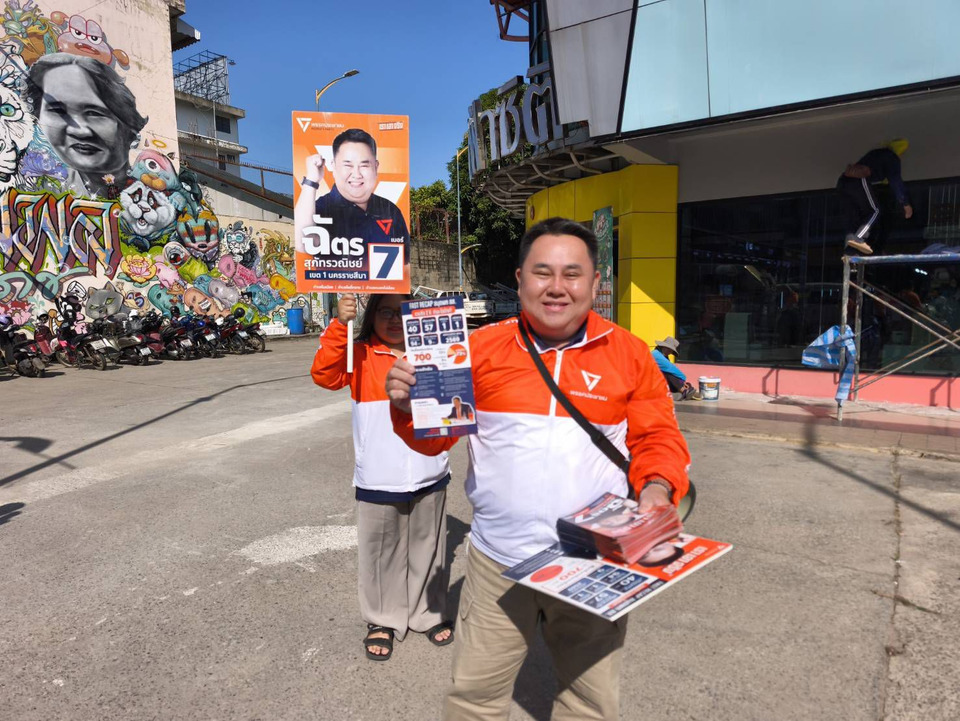 "ฉัตร ด้อมส้ม" ลุยชุมชนโคราช เจาะคนไทยเชื้อสายจีน-ห้องแถว ขอคะแนนเขต 1 