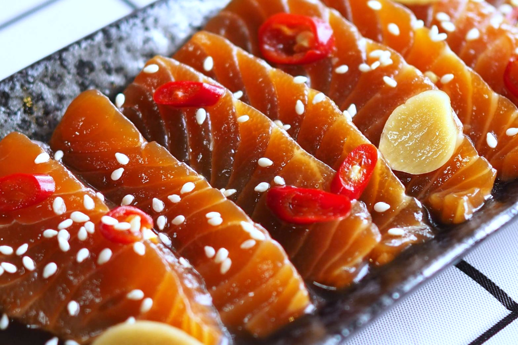 ไม่สดจริงทำไม่ได้ “แซลมอนดองซีอิ๊ว” เมนูฮอตในกระแส ทำตลาดปลา (สี) ส้มคึกคัก! อะไร? ทำกระแสแรงต่อเนื่องทั้งกลุ่มนักกิน นักขาย
