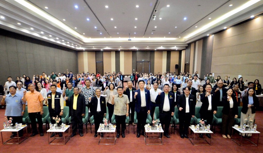 สมาคมเพื่อนชุมชน ถ่ายทอดองค์ความรู้ อปท. ดันระยองสู่ “เมืองสังคมคาร์บอนต่ำ”