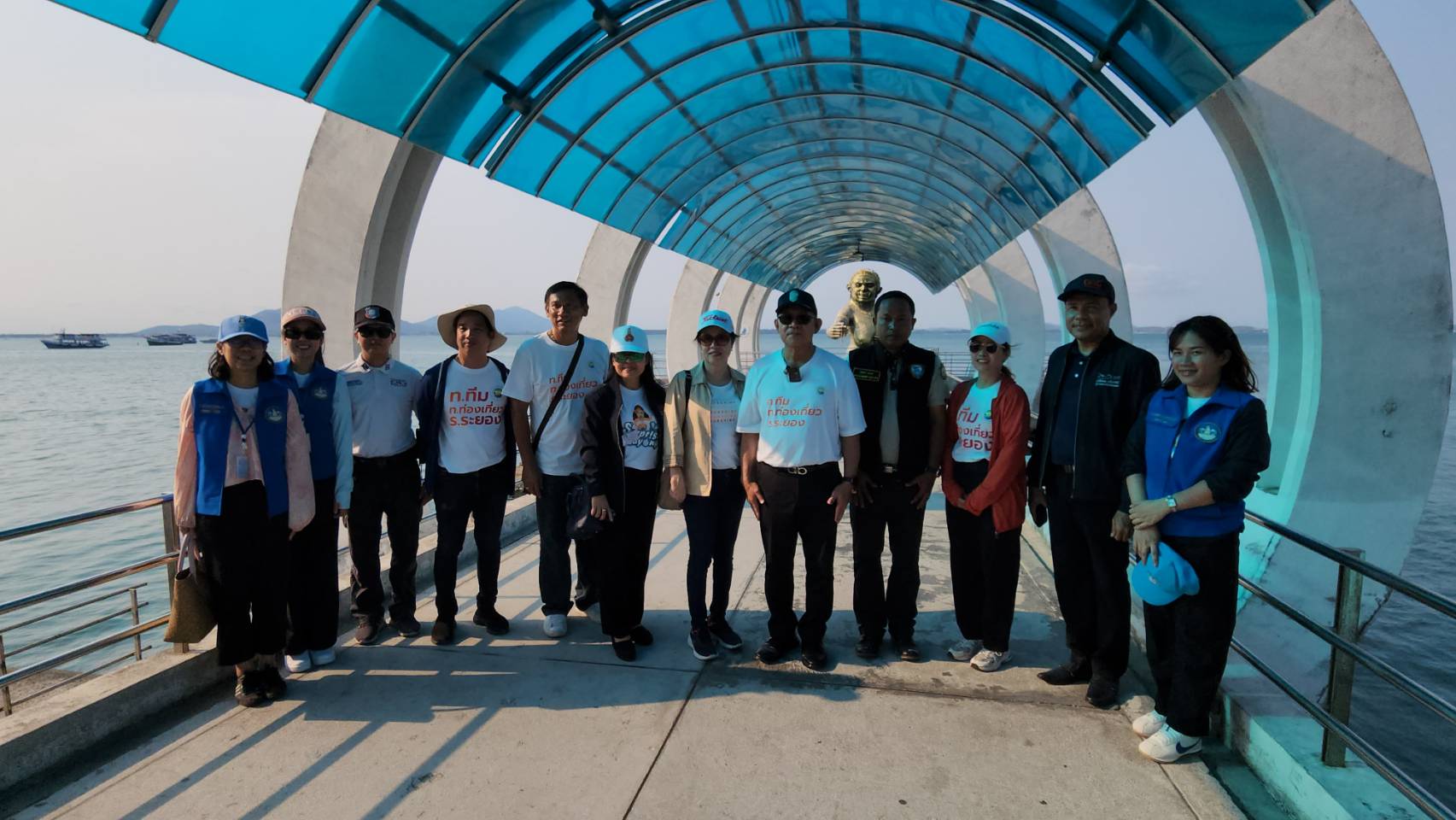 รอง ผวจ.ระยอง ตรวจสอบท่าเทียบเรือไป-กลับเกาะเสม็ด สร้างความมั่นใจดูแลความปลอดภัย นทท. ช่วงสงกรานต์ 