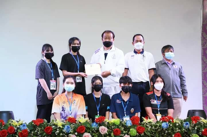 ประธานสภา อบจ.อุตรดิตถ์  มอบเกียรติบัตรให้กับเยาวชน นักเรียน นักศึกษาในพื้นที่