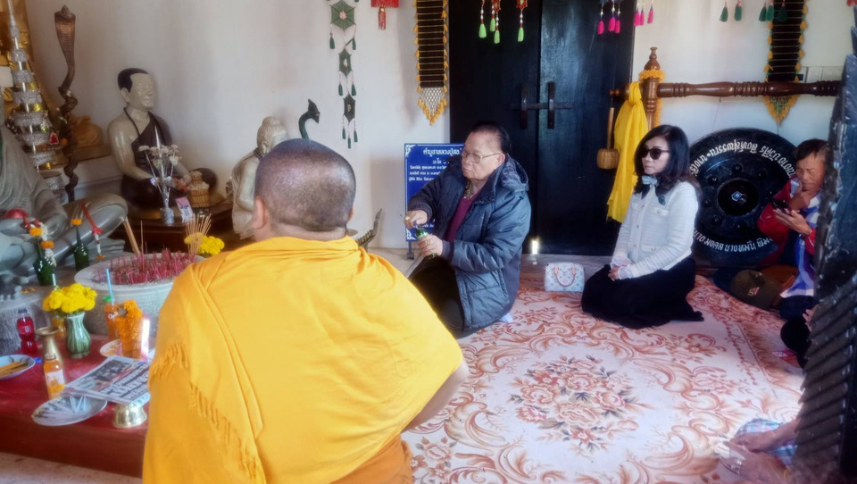 "มหานิยม" สักการะ "หลวงปู่สอน" เสริมสิริมงคล คว้าชัย สส.สกลนคร เขต2
