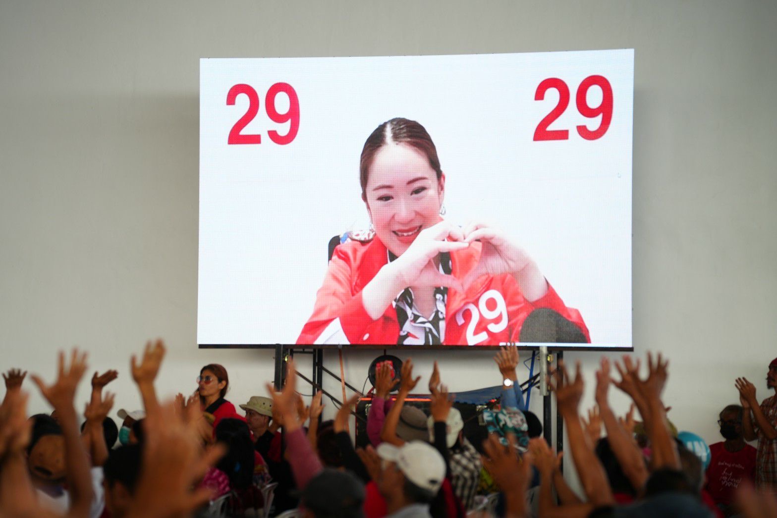 “แพทองธาร”โฟนอินเซอร์ไพร์สบนเวทีปราศรัยศรีสะเกษ“เศรษฐา”รับปากได้เป็นรบ.ทำรายได้เพิ่ม3เท่า