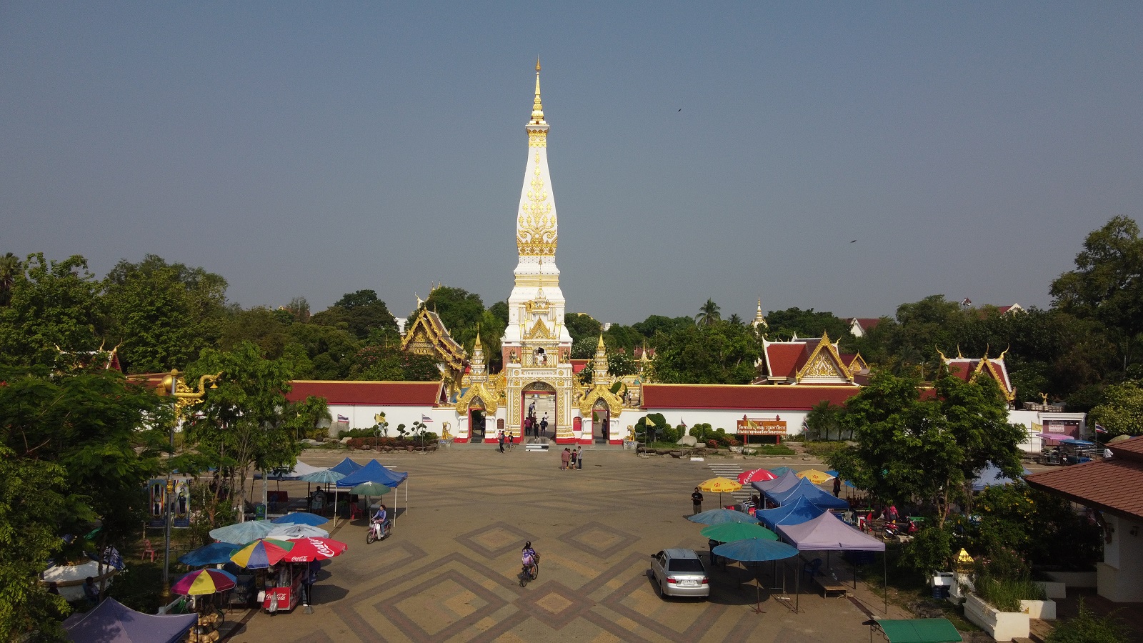 วัดธาตุพนมขอเวลาอีก 7 วันจัดระเบียบพื้นที่ด้านหน้าเพื่อจัดสรรบริเวณขายของให้ลงตัว