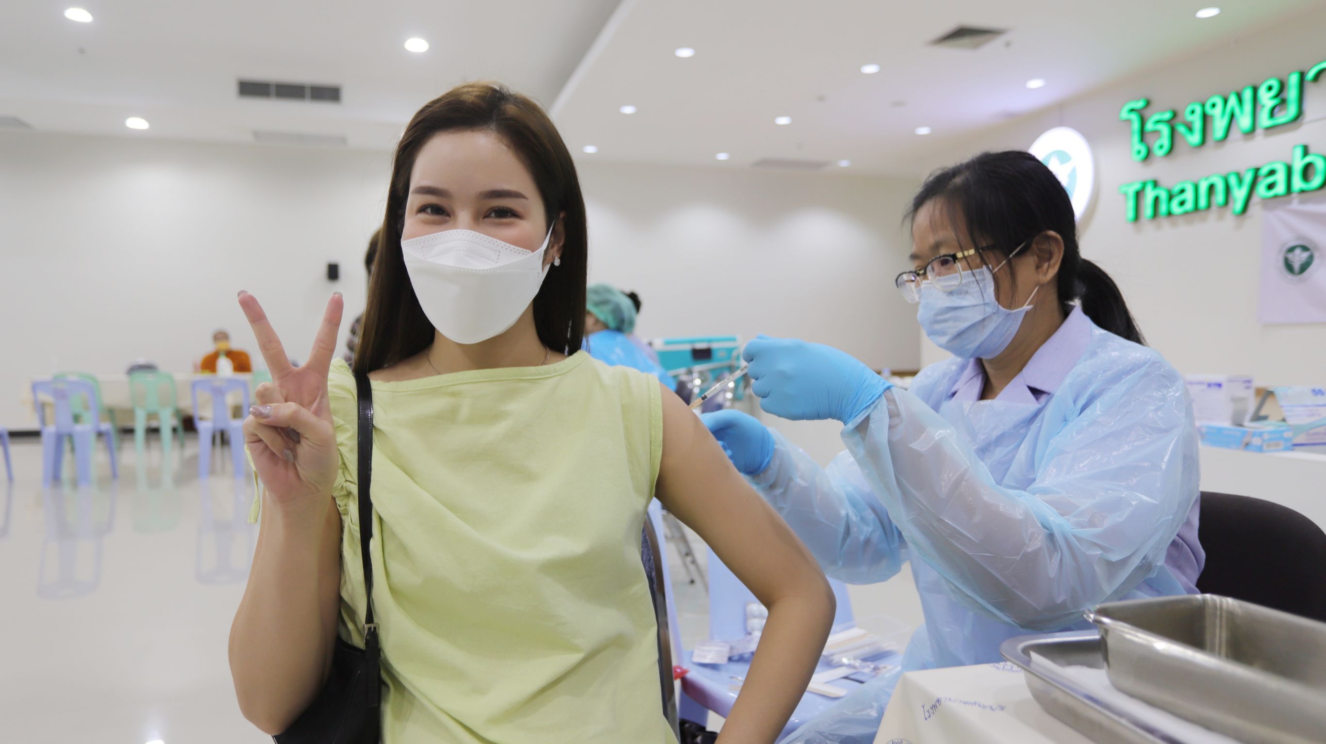 ฉีดวัคซีนโควิดปทุมธานียังคึกคัก “แม่ลาวทอง” วันทอง ยังมา! 