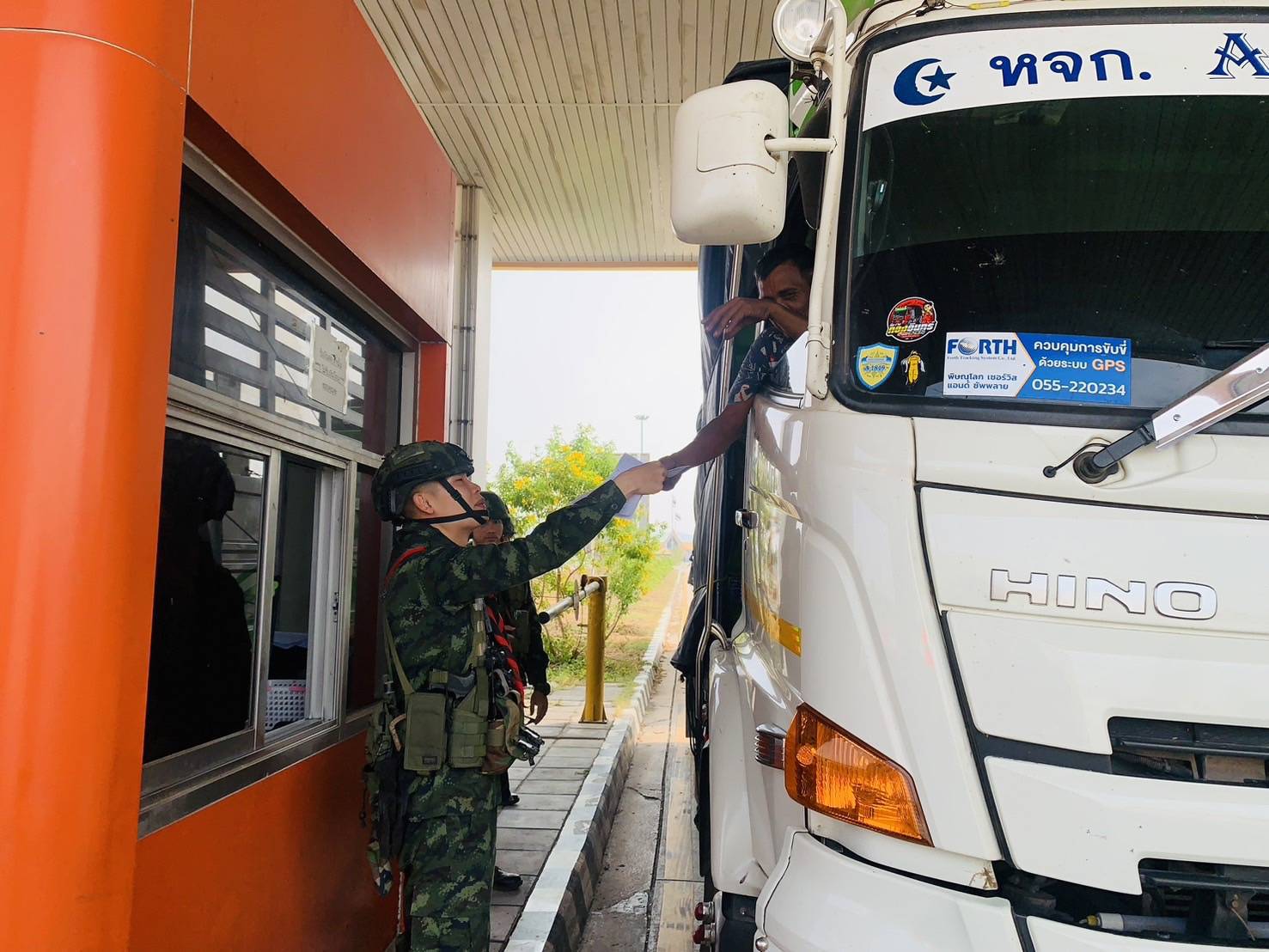 "ด่านพรมแดนไทย-เมียนมา แห่งที่ 2"รถสินค้าตกค้าง 80 คันเร่งส่งทันทีหลังชายแดนแม่สอดเปิดแล้ว