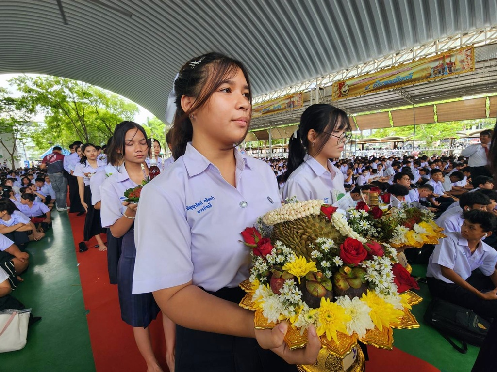 นศ.เทคนิคระยองสุดครีเอทีฟ ไหว้ครูด้วยพานทุเรียน-มังคุด-เงาะ