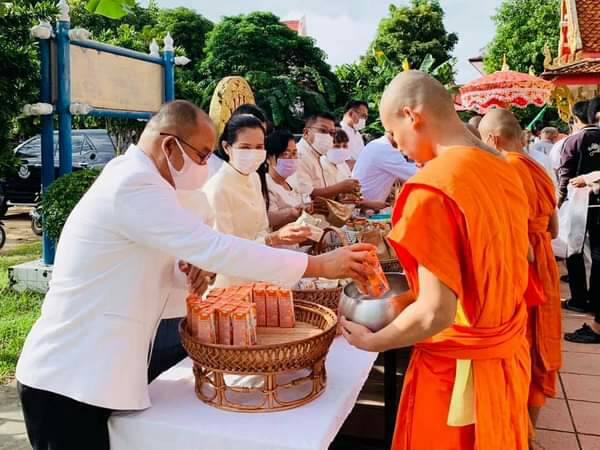 พุทธศานิกชนชาวยโสธรสืบสานวัฒนธรรมประเพณีตักบาตรเทโว