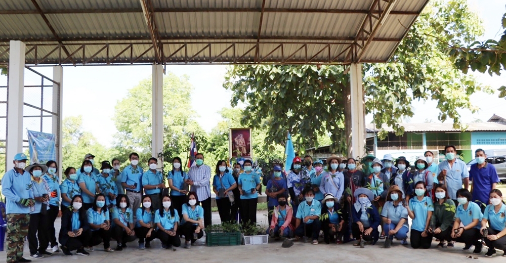 สนง.สหกรณ์ลำพูน ร่วมกับ สกก.เขตปฏิรูปที่ดินฯ จัดกิจกรรมปลูกต้นไม้เพิ่มพื้นที่สีเขียว เฉลิมพระเกียรติ "พระพันปีหลวง"