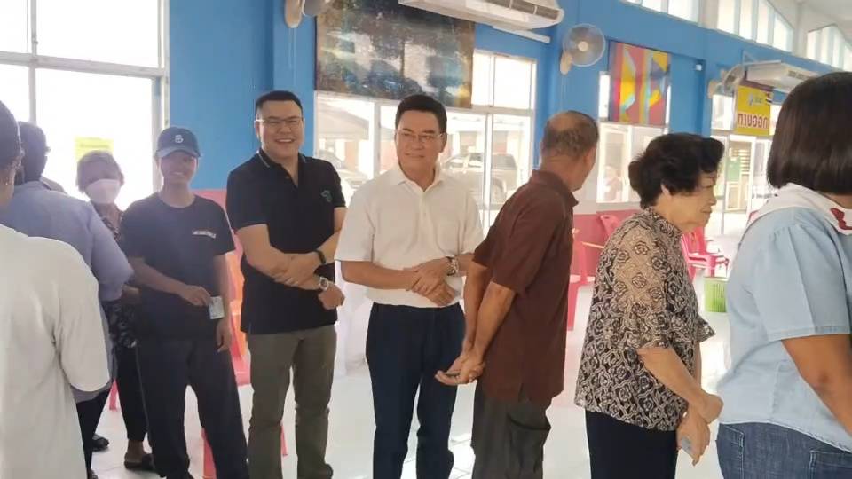 “จุรินทร์-กัณตวรรณ”แกนนำประชาธิปัตย์ลงคูหาพังงา ปชช.แห่ใช้สิทธิ