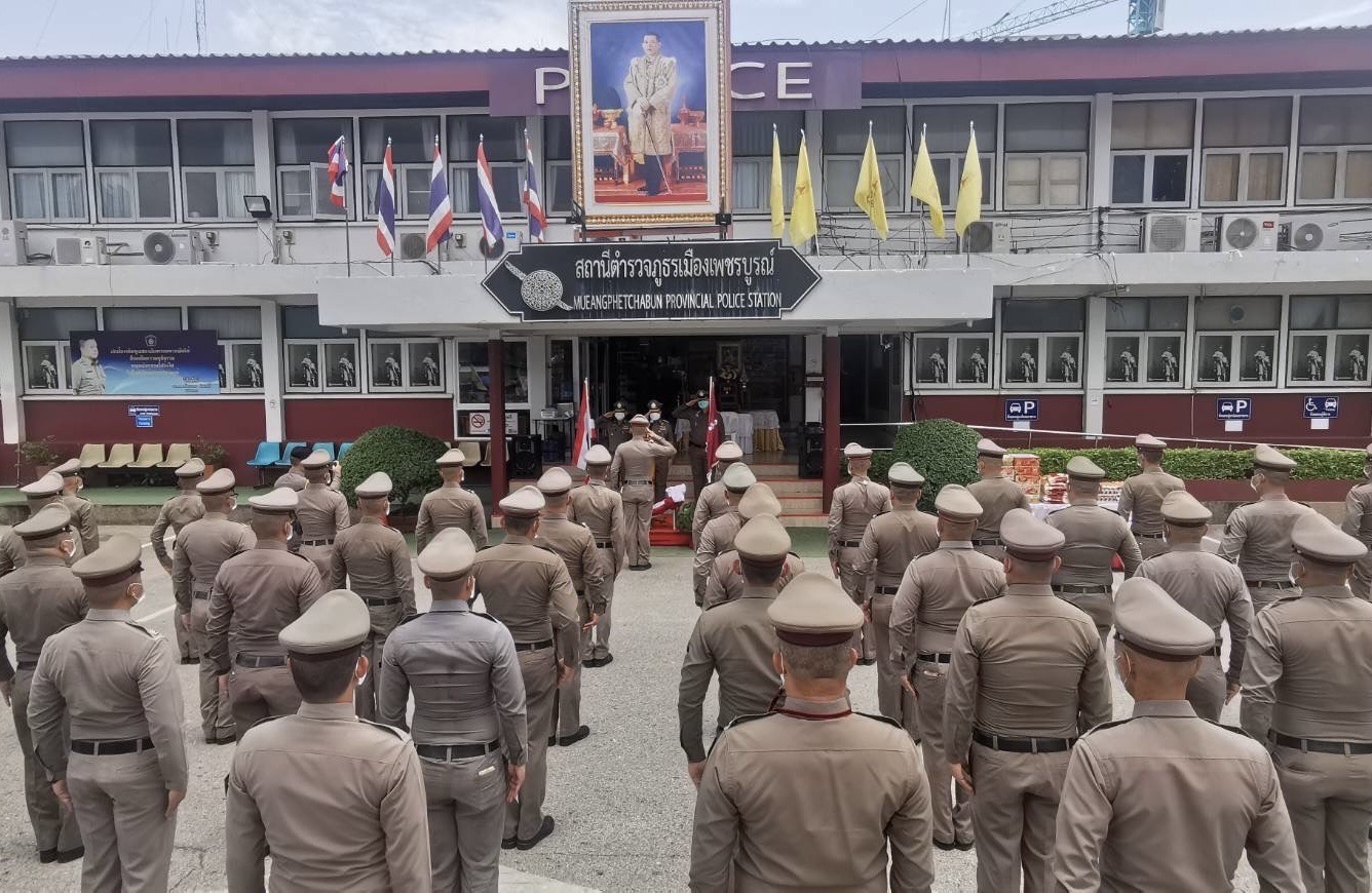 “บิ๊กอ้อ” เดินทางตรวจเยี่ยมบำรุงขวัญกำลังใจข้าราชการตำรวจ สภ.เมืองเพชรบูรณ์