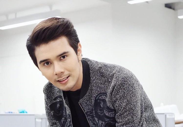 ลูกๆ เตรียมจูงมือคุณแม่ไปเพลิดเพลินกับ  อิสร์ -อิสรพงศ์ ดอกยอ
