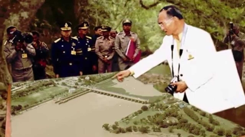 ทรงสร้างประโยชน์สุขเพื่อปวงชน/เพื่อประโยชน์สุของปวงชนชาวไทย