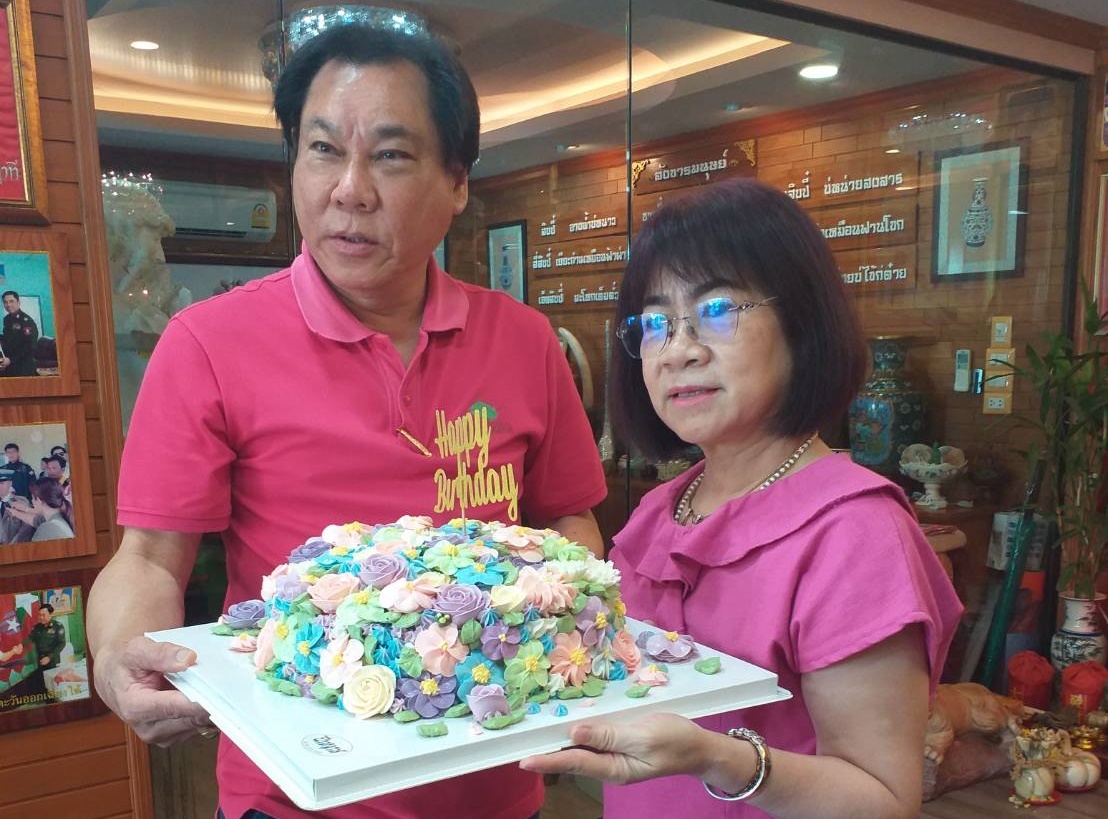 "สจ.ชัย" ร่วมอวยพรวันคล้ายวันเกิด 64 ปี  "เฮียหยี่" นักธุรกิจรายใหญ่ เศรษฐีใจดี  บุคคลสาธารณะที่ช่วยเหลือสังคมคนแม่สอด