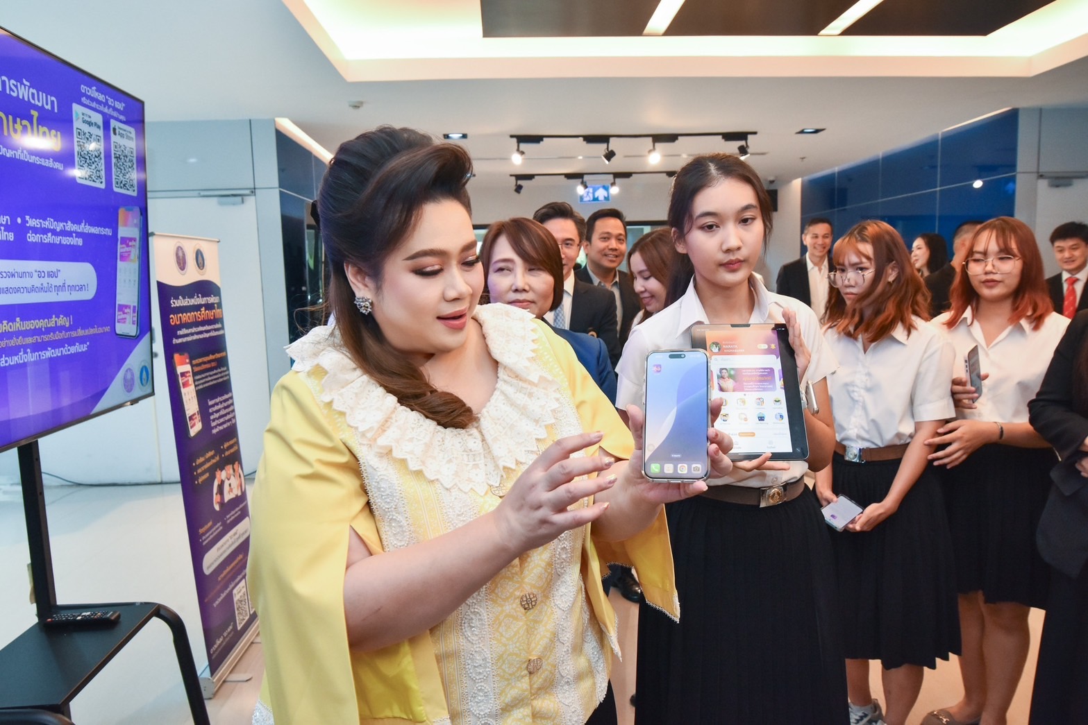 "ศุภมาส" เปิดตัว "อว.แอป" ชี้มีฟีเจอร์ "โพล-คลังข้อสอบ-ทุนการศึกษา" และหลักสูตรออนไลน์กว่า 600 หลักสูตรให้เรียนฟรี 