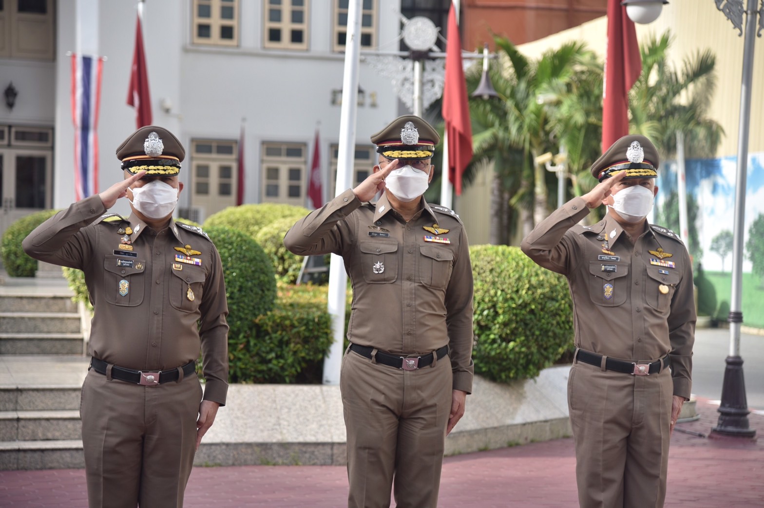 ผบ.ตร.ร่วมเคารพธงชาติ เนื่องในโอกาสครบรอบวันพระราชทานธงชาติไทย ประจำปี 2564