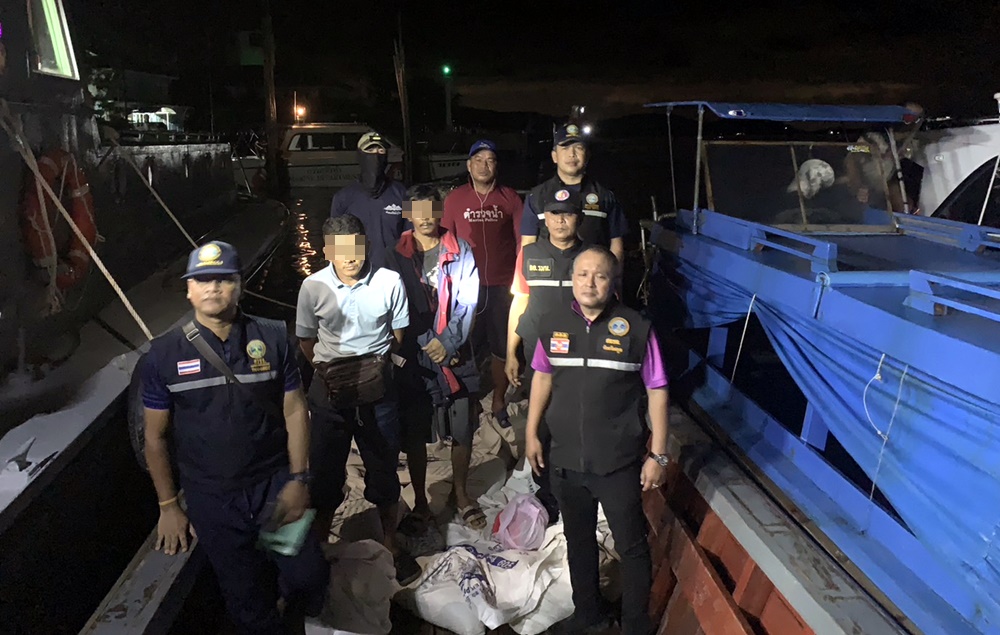 ศรชล.สตูล ยึดเรือลักลอบขนลูกหอยแครง นำเข้าต่างประเทศ 1,375 กก.