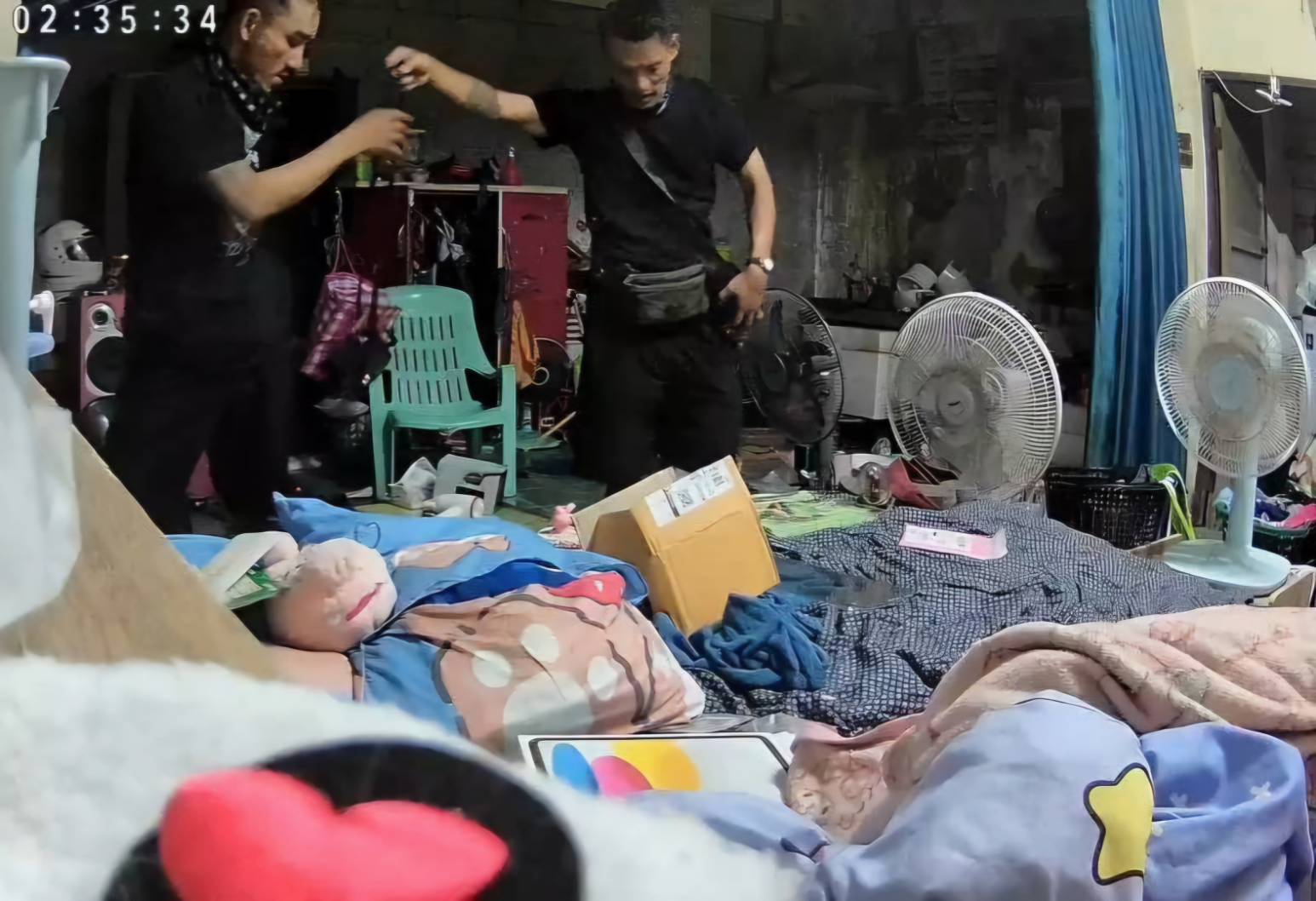 สืบกระทุ่มแบนรวบ 2 ตีนแมวคารังพร้อมอาวุธปืน