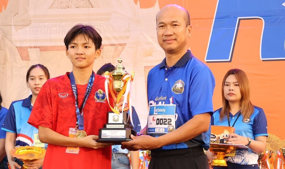รองผู้ว่าฯศรีสะเกษร่วมพิธีเปิดการแข่งขันวิ่ง "เมืองกันทร์ RUN FOR HERO" 