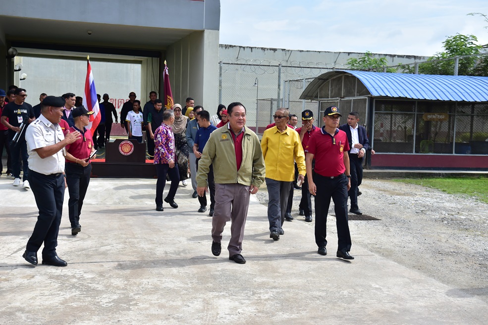 รมว.ยุติธรรมตรวจเยี่ยมเรือนจำนราธิวาสในโครงการเยี่ยมญาติใกล้ชิดผู้ต้องราชทัณฑ์คดีความมั่นคง