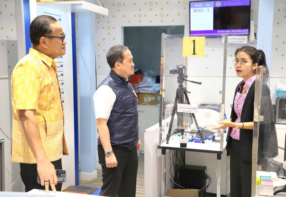 ศูนย์ราชการสะดวกสมุทรสาคร เพิ่ม จนท. ให้บริการประชาชนเร็วขึ้น 10 นาทีกลับบ้านได้
