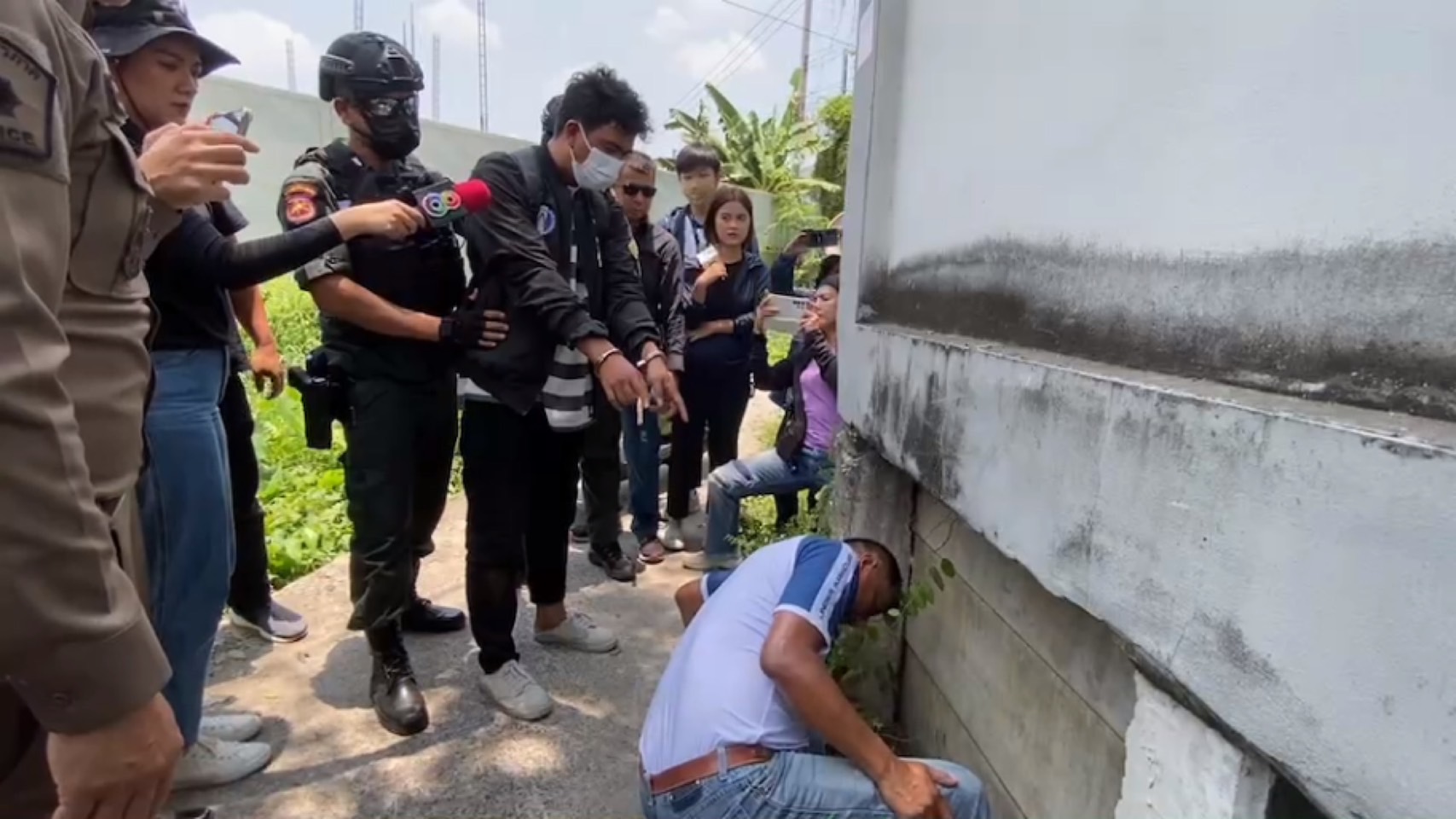 ตำรวจนำตัวรปภ.ฆ่าหนุ่มวินจยย.เพื่อชิงทรัพย์ทำแผนประกอบคำรับสารภาพย่านบางกรวย