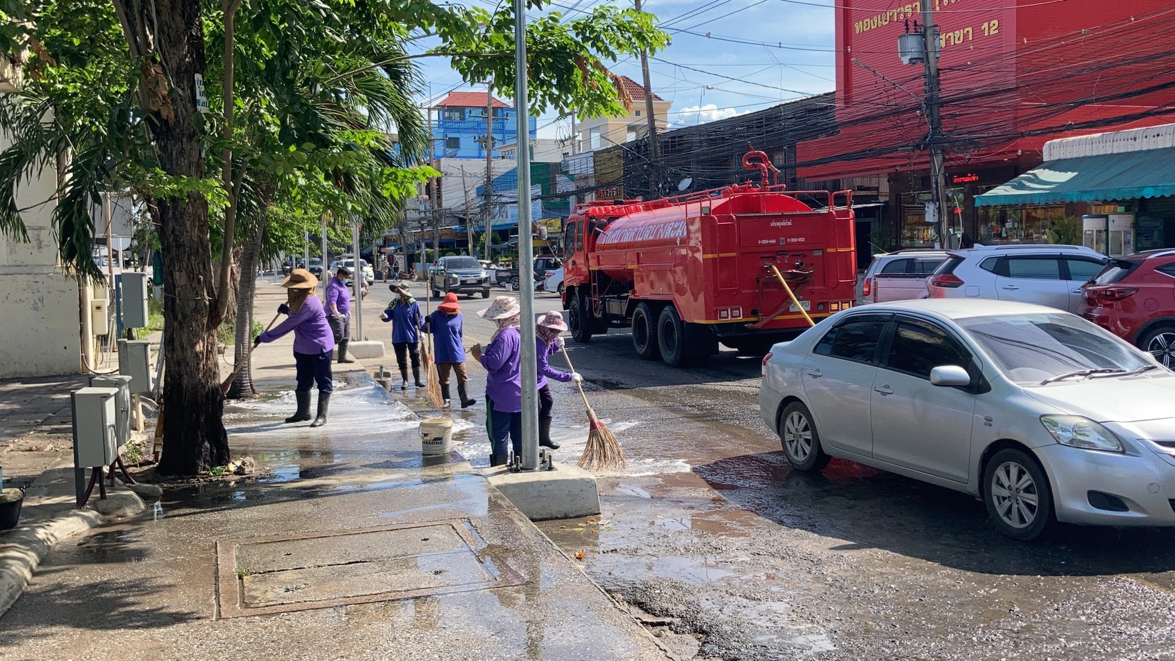 ทต.บางละมุง เร่งทำความสะอาดตลาดบ้านโรงโป๊ะ ป้องกันโควิด-19 หวั่นซ้ำรอย คลัสเตอร์ตลาดใหม่ชลบุรี-ตลาดเช้าสัตหีบ