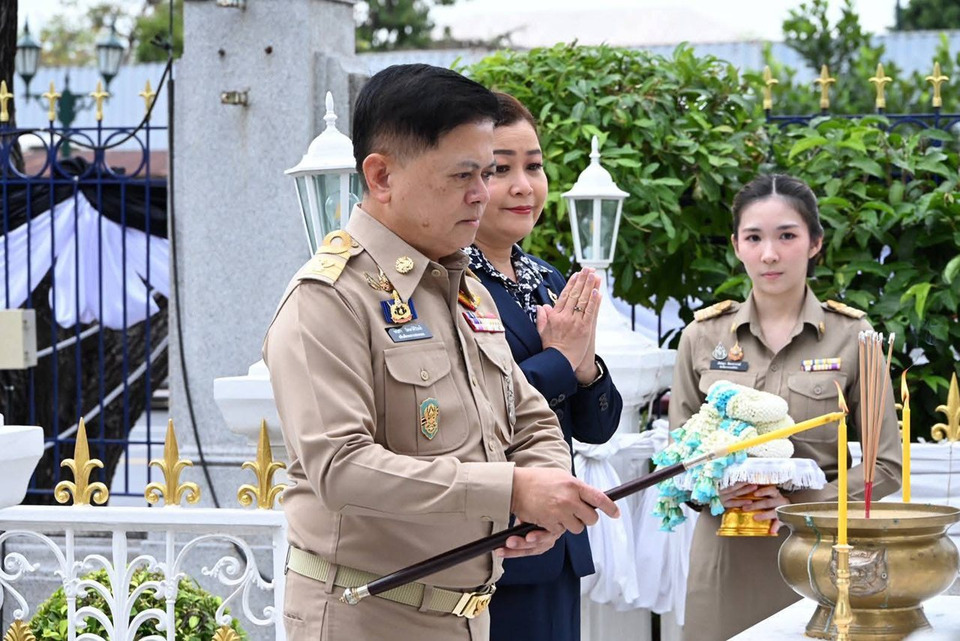"บิ๊กพวง" เข้าสักการะสิ่งศักดิ์สิทธิ์มหาดไทย ในโอกาสรับตำแหน่งอธิบดีกรมการปกครอง 