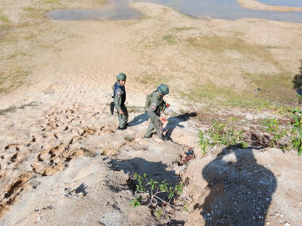 ผวา! ชาวตะกั่วป่าพบกระสุนปืนต่อสู้อากาศยาน 40 มม.ใกล้บ้าน EOD เร่งเก็บกู้ 