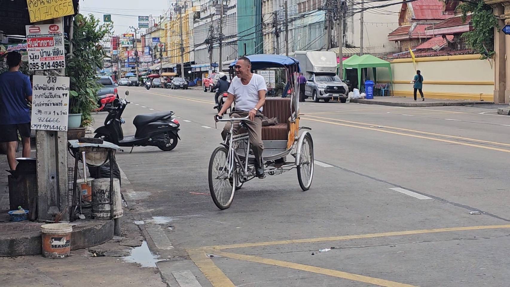 รองสารวัตรปราบปราม สภ.เมืองนนทบุรี สู้ชีวิต ปั่นสามล้อ หารายได้พิเศษหลังออกเวร มากว่า 10 ปี 
