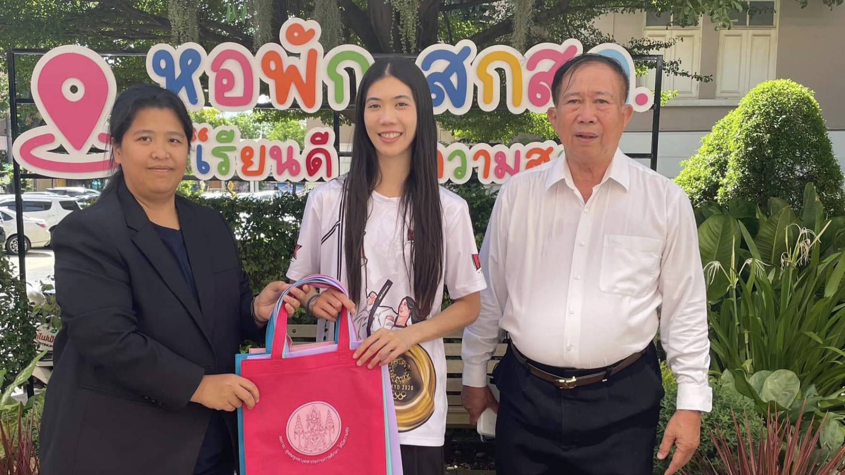 “เทนนิส” พาณิภัค วงศ์พัฒนกิจ ฮีโร่เหรียญทองโอลิมปิก ใช้บริการหอพักสกสค. “คุณพ่อ” ชมสะดวกปลอดภัย