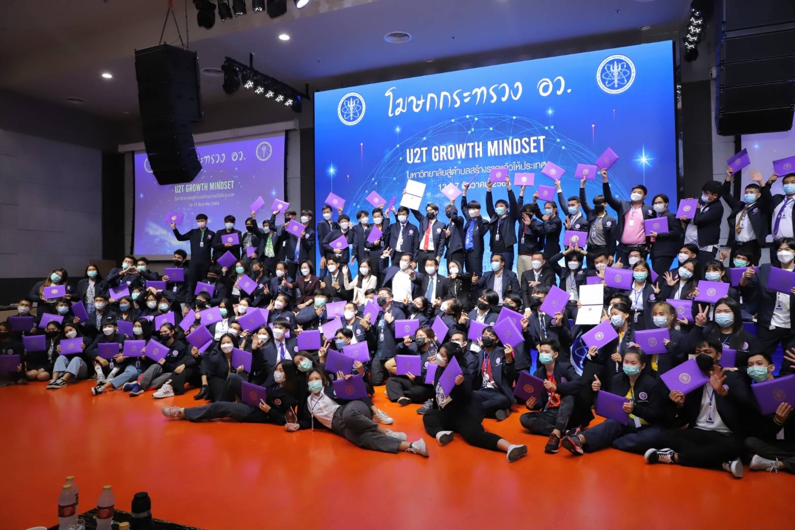 "ปลัด อว."มอบประกาศนียบัตรนักศึกษา 40 สถาบันการ ในโครงการอบรมโฆษกกระทรวง อว. 