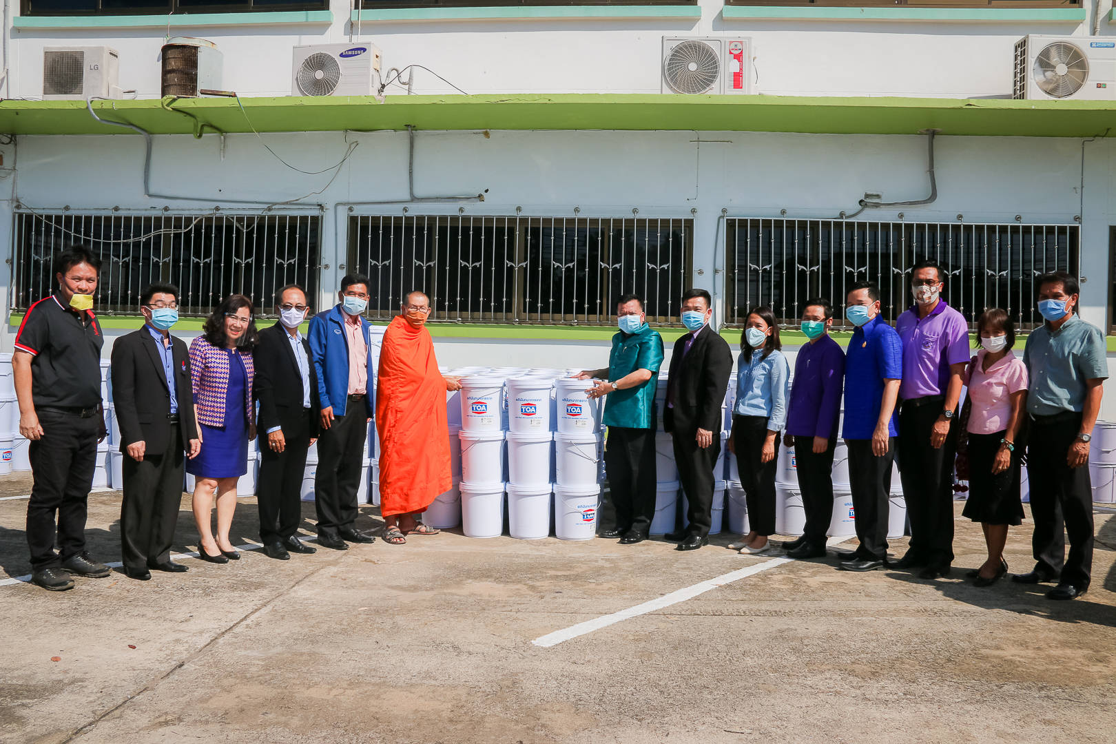 22 รร.สุโขทัย-พิษณุโลก-กำแพงเพชร รับมอบสีจากทีโอเอมูลค่ากว่า 1.6 ล้าน