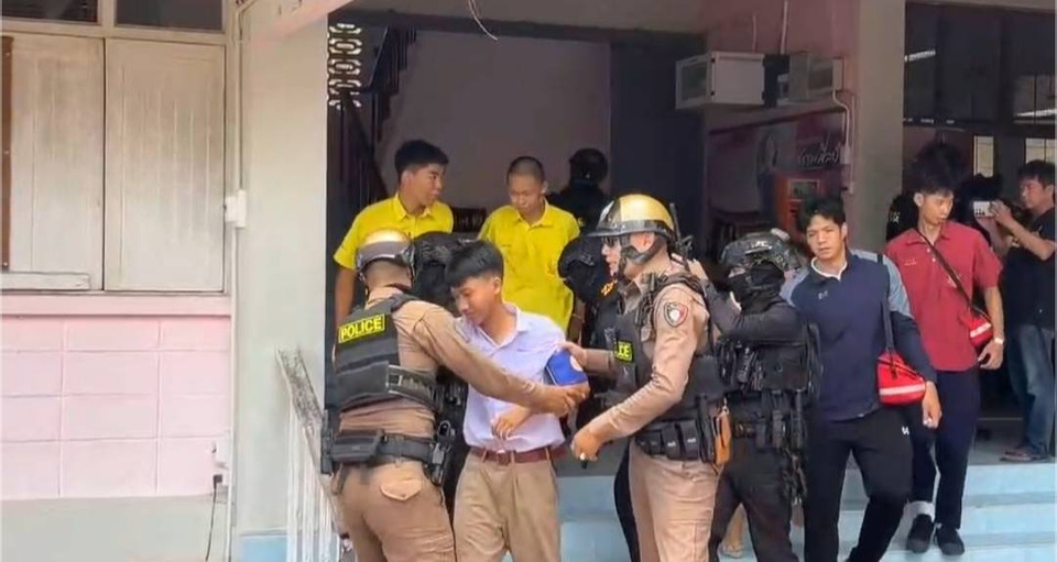 อุทัยธานีซ้อมรับมือเหตุรุนแรงในโรงเรียน ตำรวจชุดเคลื่อนที่เร็วบุกช่วยครู-นักเรียน