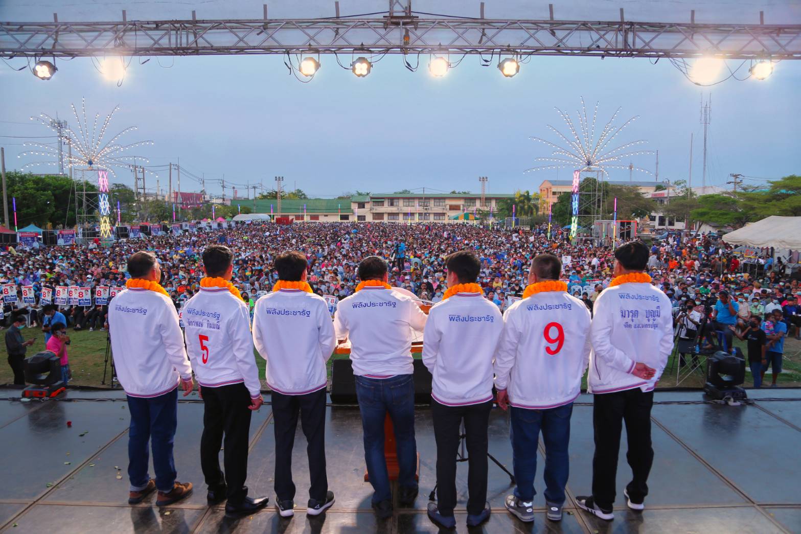"ธรรมนัส-วิรัช"นำผู้สมัคร ส.ส.นครปฐม เปิดเวทีปราศรัย ชูนโยบายบัตรประชารัฐ-เบี้ยผู้สูงอายุ