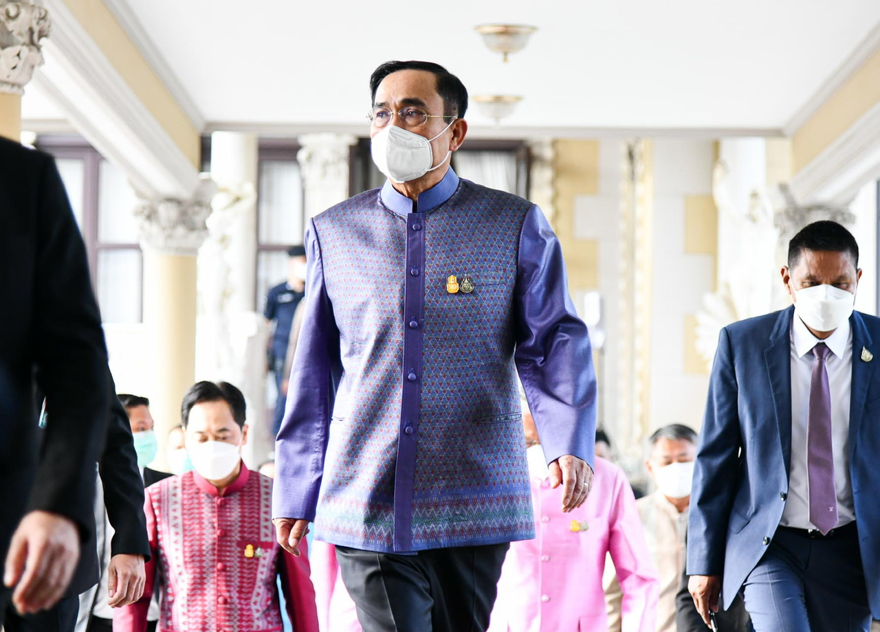 นายกฯ ต้อนรับรมต. ประชุมเต็มคณะ  ฝากส.ส.เข้าประชุมสภา บอกการเมืองมีเสถียรภาพ ยันยังอยู่กับพปชร.