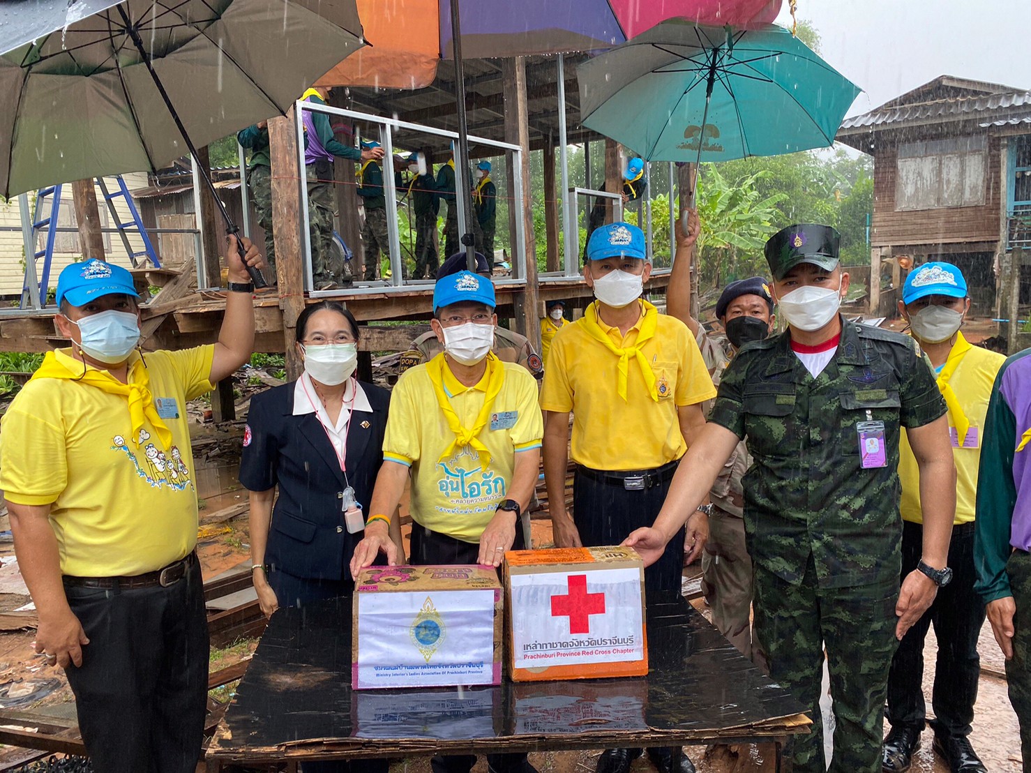  ปราจีนบุรีร่วมใจ แก้จนคนปราจีน ร่วมโครงการ "กาชาดรวมใจ ซ่อมบ้านผู้ยากไร้ เทิดไท้เฉลิมพระเกียรติ"