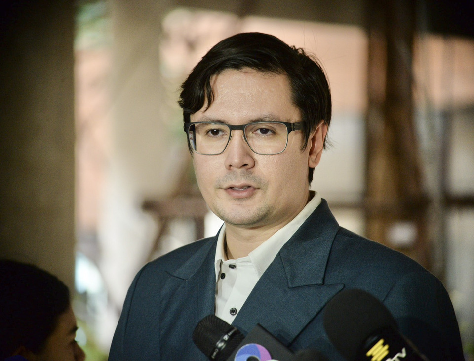 'โรม' ย้อน 'ภราดร' อย่ากลัวถูกตรวจสอบ เหน็บยิ่งดิ้น ยิ่งไร้ประโยชน์ เตือนอย่าดูถูกภาคประชาสังคม