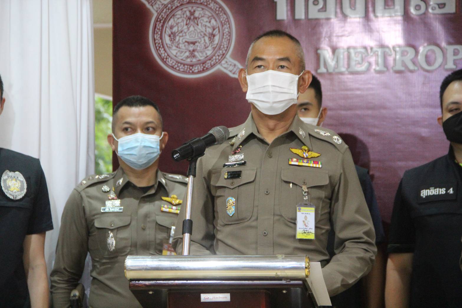 นครบาล แถลงจับกุมยาเสพติด-ฝ่าฝืน-พรก.ฉุกเฉิน-และมั่วสุมในที่แออัด