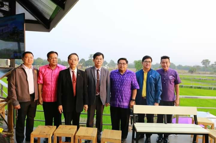 นายกอบจ.พิษณุโลก นำทีมผู้บริหารร่วมเสวนาสามัคคี “กาแฟยามเช้า” วาระพิเศษ ที่อาคารรูปดาว โครงการทหารพันธุ์ดี ค่ายสมเด็จพระบรมไตรโลกนารถ