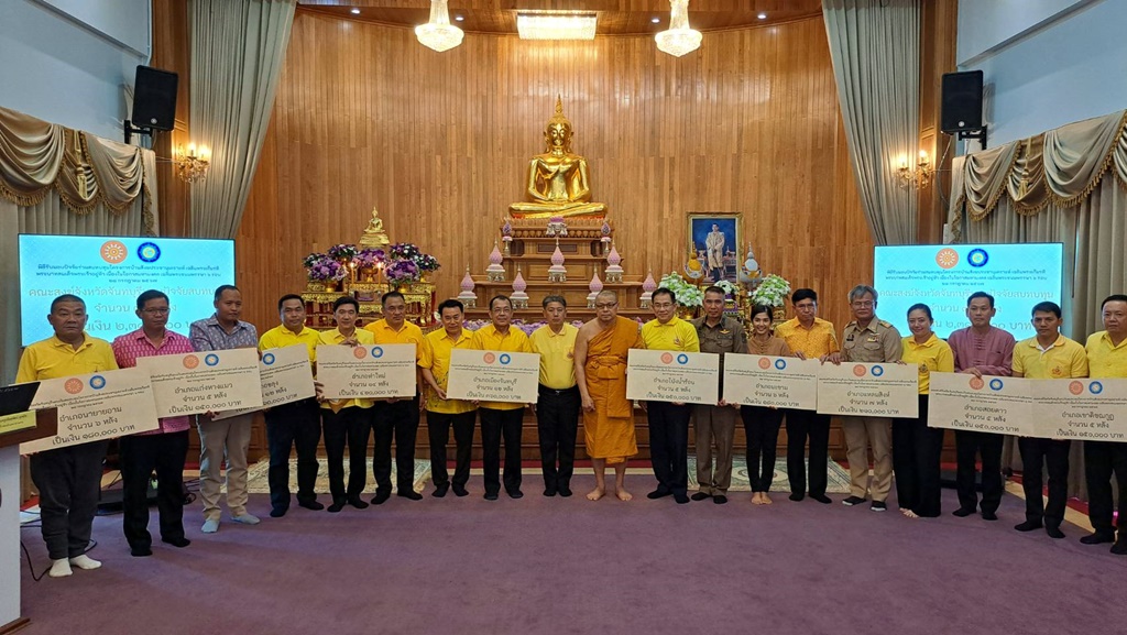 ผวจ.จันทบุรี มอบปัจจัยร่วมสมทบทุนโครงการบ้านสังฆประชานุเคราะห์ เฉลิมพระเกียรติ "ในหลวง"
