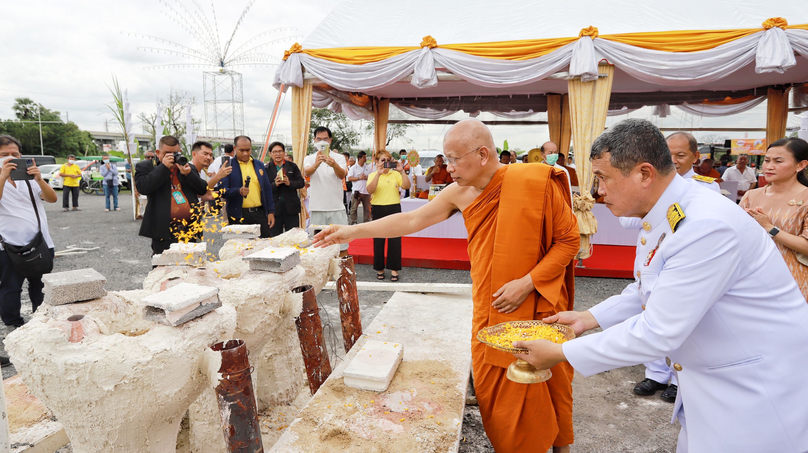 พิธีใหญ่ “สมเด็จชิน-ปลัดเก่ง” ร่วมเททองหล่อพระประธานอุโบสถวัดบางหลวงหัวป่า สาขาวัดระฆัง