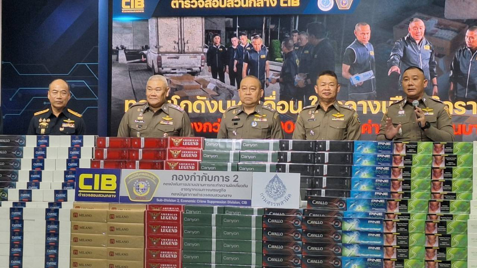 ศปบย.ตร.ทลายโกดังบุหรี่เถื่อนใจกลางเมืองโคราช ยึดของกลางมูลค่าเกือบ 7 ล้านบาท