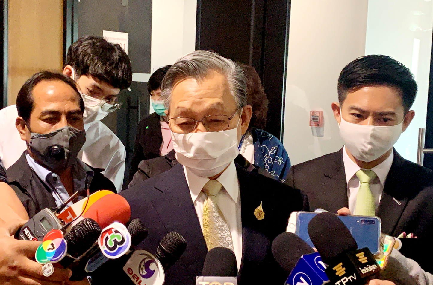 "ชวน"แนะฝ่ายรัฐบาล-ค้านอย่ากังวลปมพาดพิงสถาบัน ไม่ใช่เรื่องคอขาดบาดตาย มีกฎหมาย-ข้อบังคับคุม 