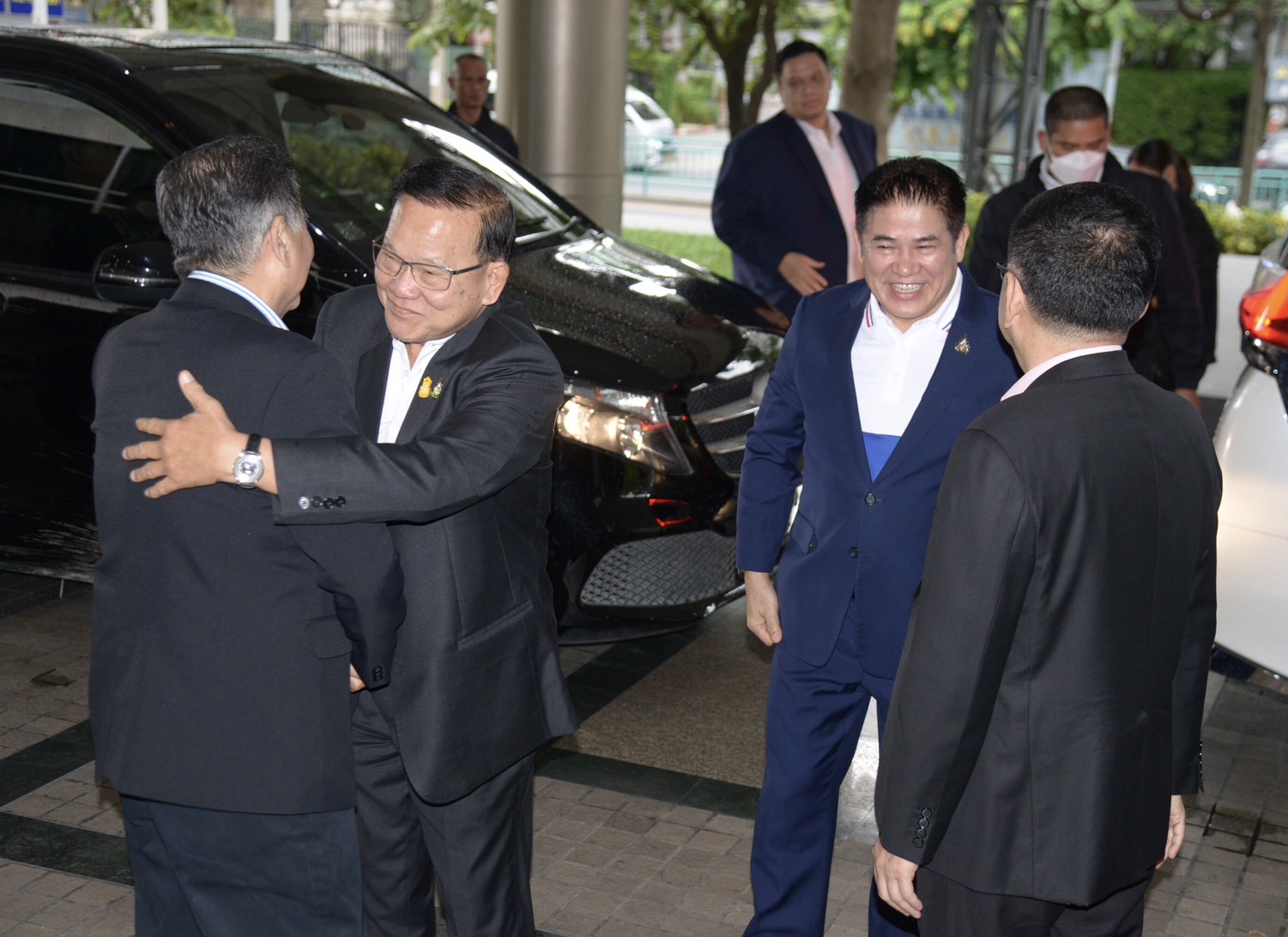 "ธรรมนัส"ควง"สันติ-ไผ่ ลิกค์"เยือน"เพื่อไทย"ถกโหวตนายกฯ ปัด"บิ๊กป้อม"ฝากข้อเจรจา
