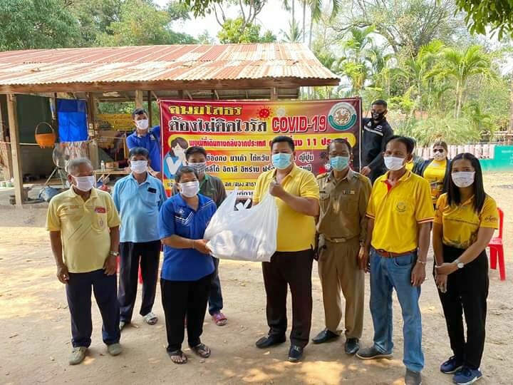 อบต.ดู่ทุ่ง ร่วมกับ โรงพยาบาลส่งเสริมสุขภาพตำบล ลงพื้นที่ให้ความรู้ประชาชนในการป้องกันเชื้อไวรัสโควิด-19